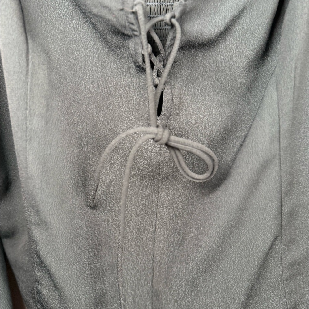 Abercrombie & Fitch Cropped Blouse w/Tie Detail & Puff Sleeves - Size L in Black - Picture 3 of 5